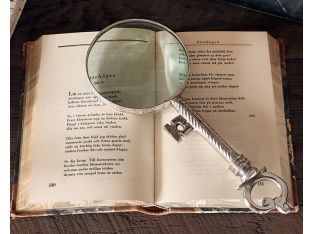 Key Handle Magnifying Glass