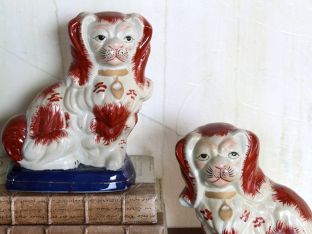 Set of 2 Red and White Dogs